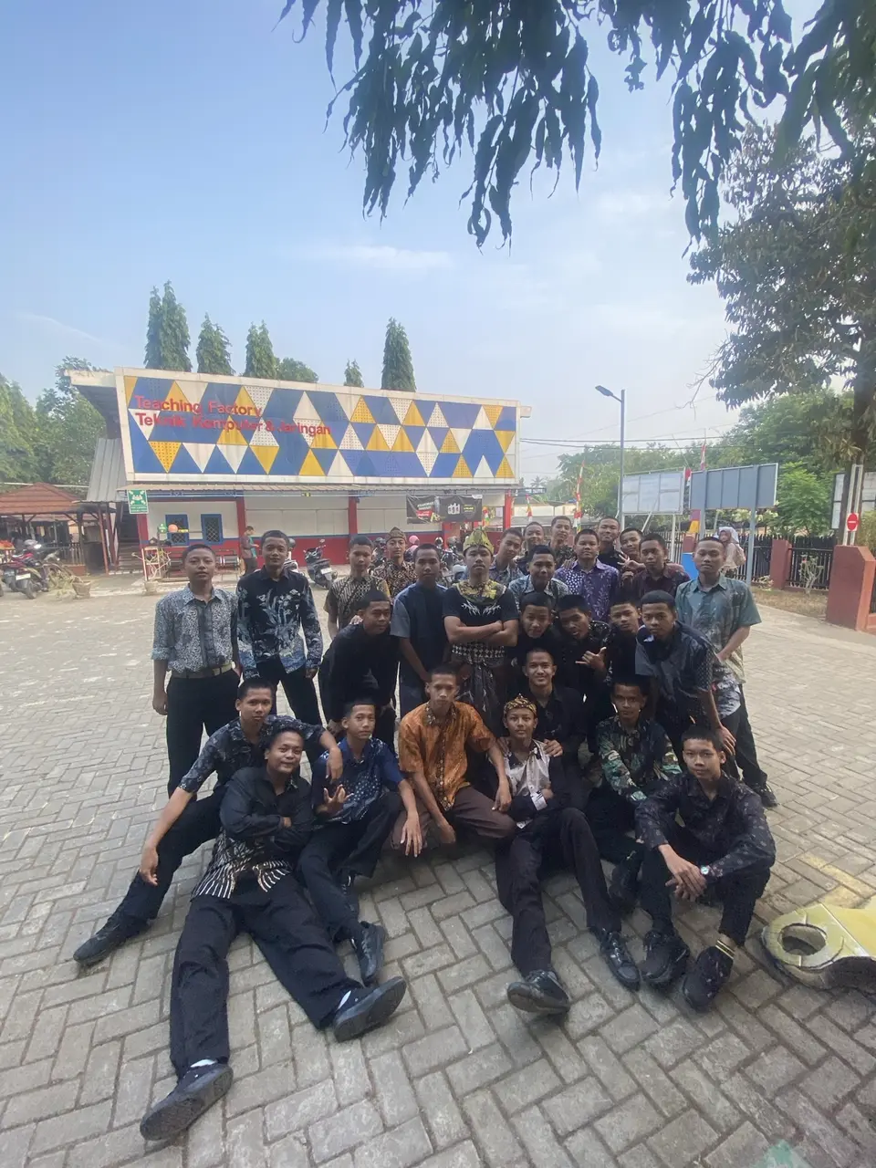 Potret kelas dalam batik